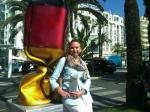 id:1099 : 2011-09-12/thumbs/my_german_bonbon_inez_in_front_of_hotel_martinez,_dannes,_frande_(500_x_375).jpg