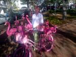id:1693 : 2014-03-03/thumbs/biking_florida_style_with_flamingos!.jpg